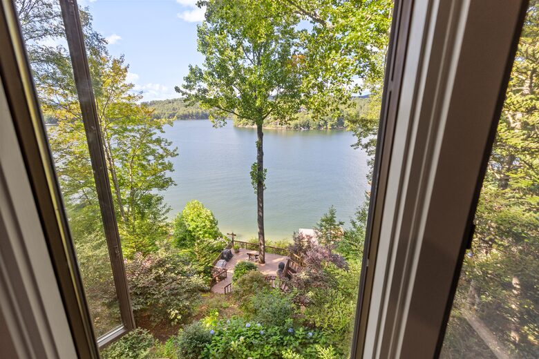 Elegant Mountain-Lake Residence in Cullowhee - Cullowhee, North Carolina