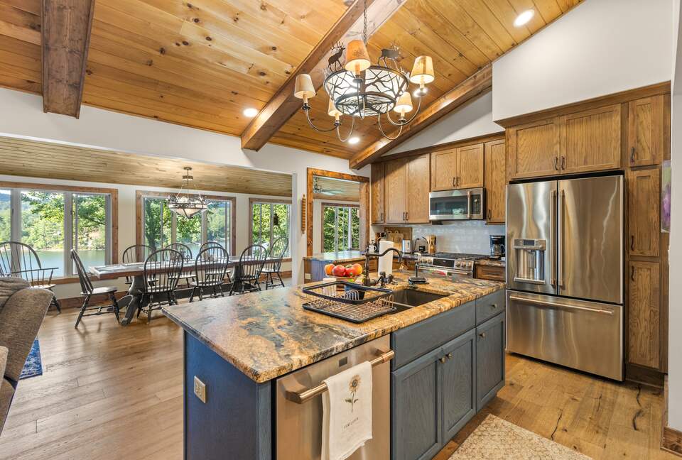 Elegant Mountain-Lake Residence in Cullowhee - Cullowhee, North Carolina