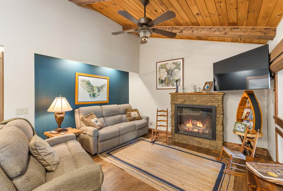 Elegant Mountain-Lake Residence in Cullowhee - Cullowhee, North Carolina