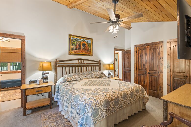 Elegant Mountain-Lake Residence in Cullowhee - Cullowhee, North Carolina