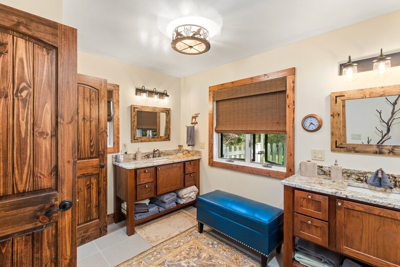 Elegant Mountain-Lake Residence in Cullowhee - Cullowhee, North Carolina