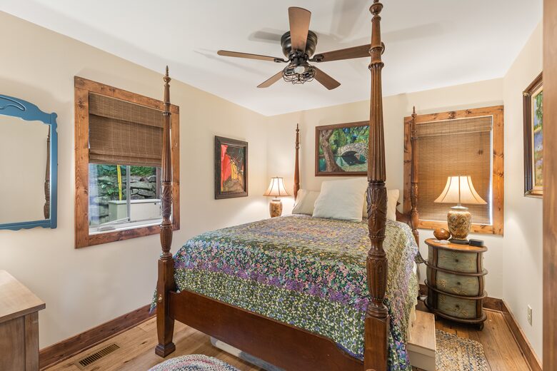 Elegant Mountain-Lake Residence in Cullowhee - Cullowhee, North Carolina