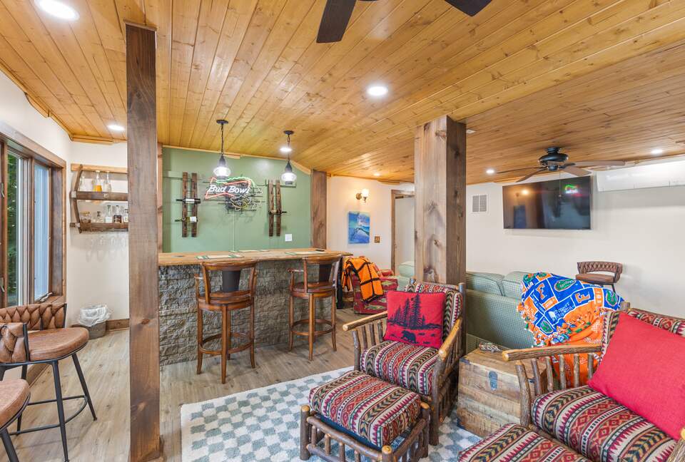 Elegant Mountain-Lake Residence in Cullowhee - Cullowhee, North Carolina