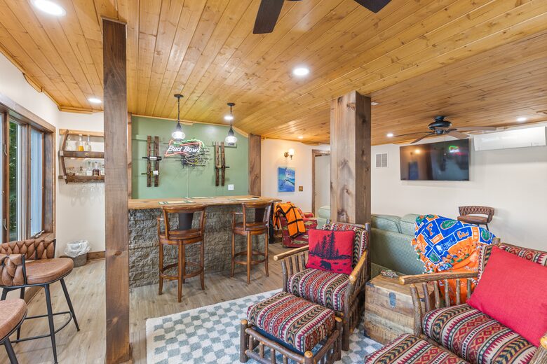 Elegant Mountain-Lake Residence in Cullowhee - Cullowhee, North Carolina