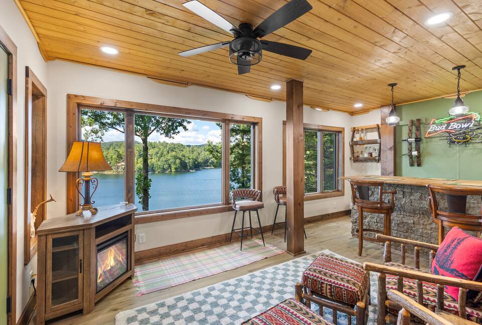 Elegant Mountain-Lake Residence in Cullowhee - Cullowhee, North Carolina