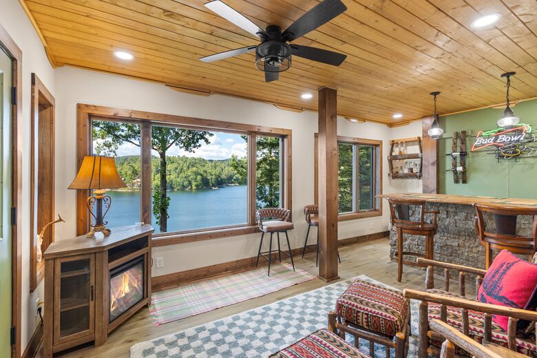 Elegant Mountain-Lake Residence in Cullowhee - Cullowhee, North Carolina