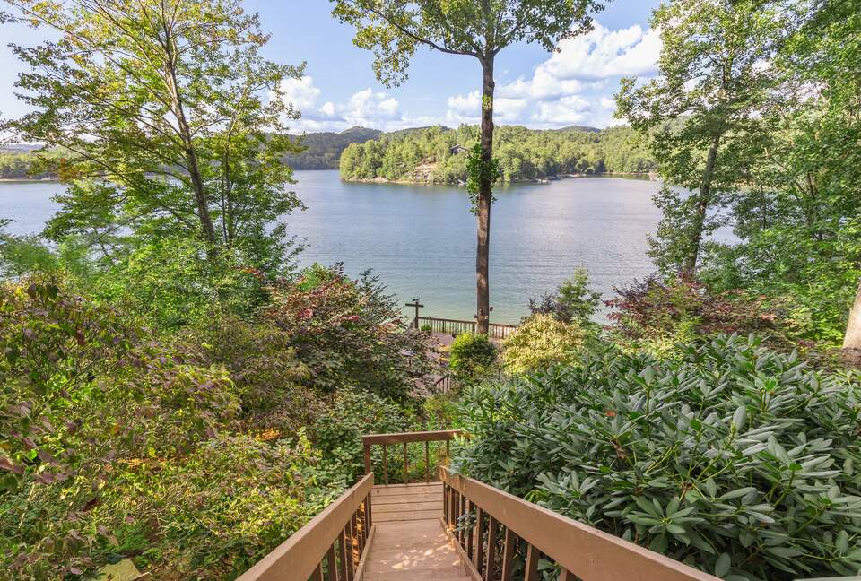 Elegant Mountain-Lake Residence in Cullowhee - Cullowhee, North Carolina