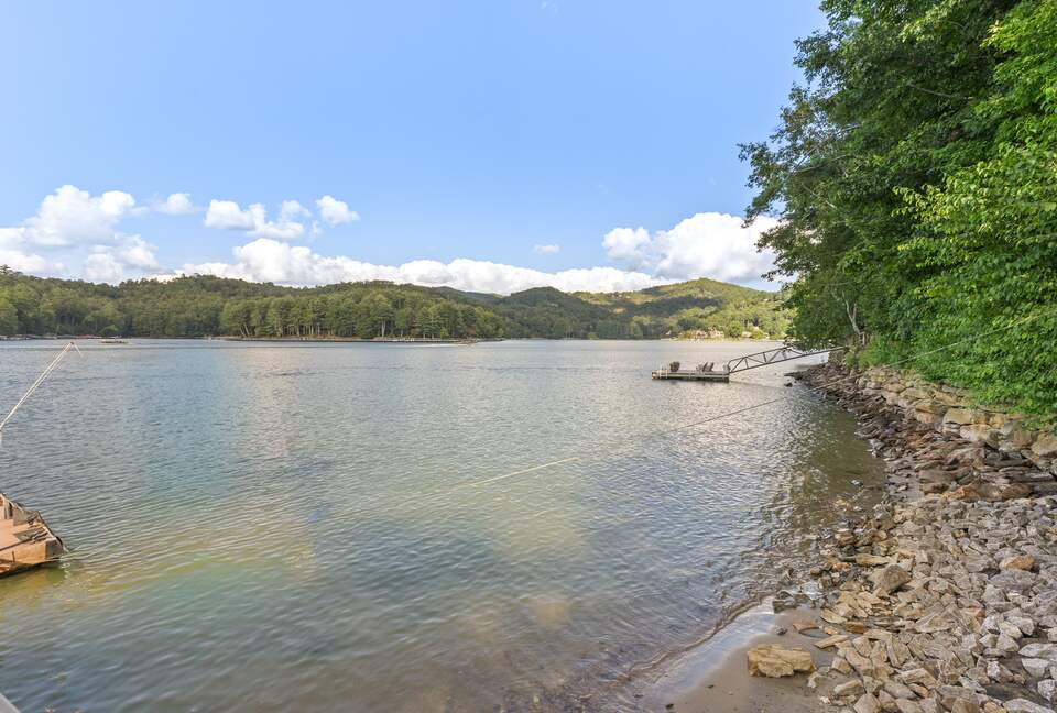 Elegant Mountain-Lake Residence in Cullowhee - Cullowhee, North Carolina