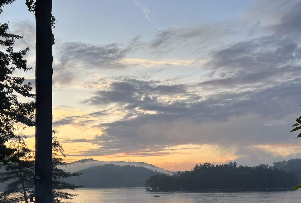 Elegant Mountain-Lake Residence in Cullowhee - Cullowhee, North Carolina