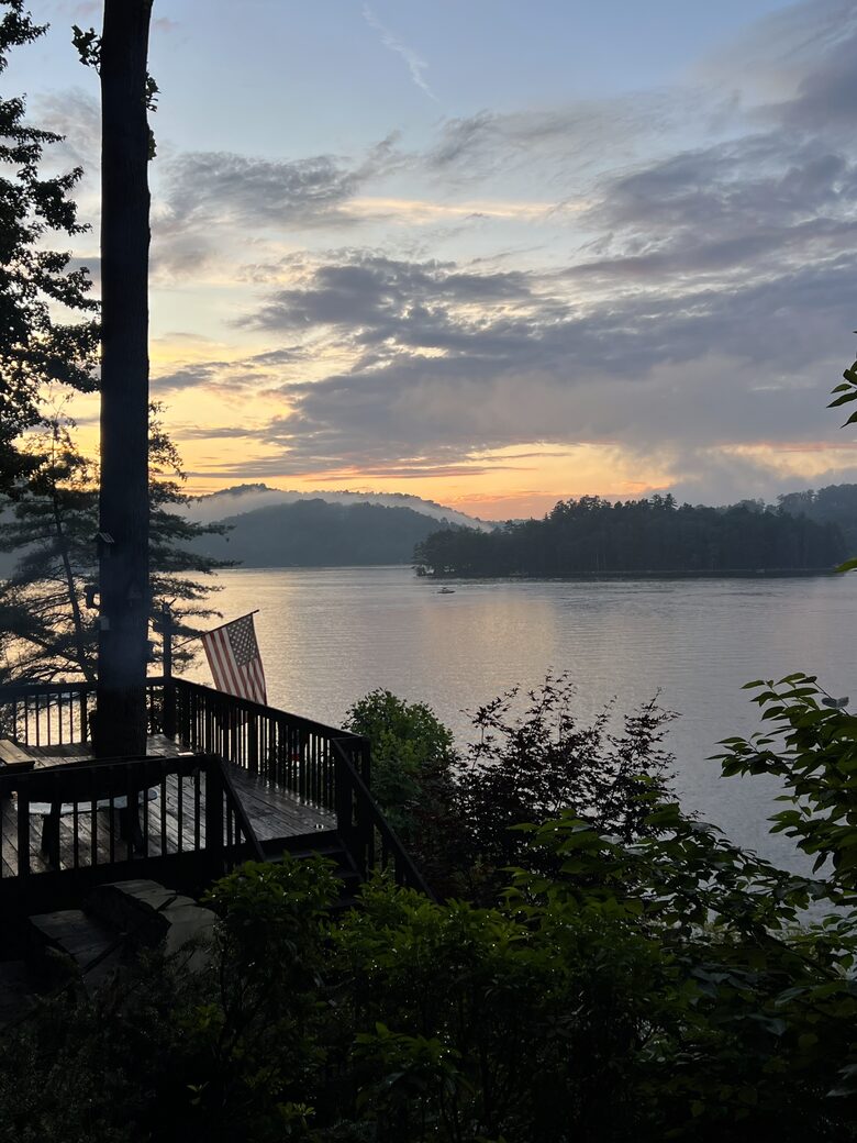 Elegant Mountain-Lake Residence in Cullowhee - Cullowhee, North Carolina