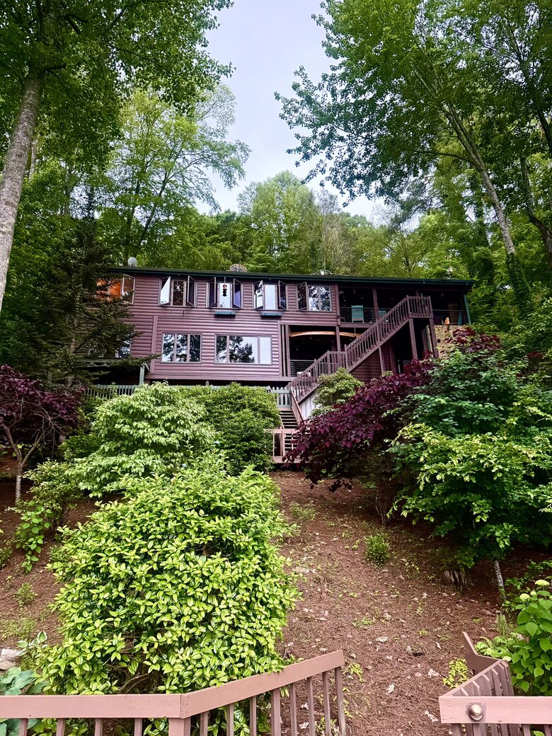 Elegant Mountain-Lake Residence in Cullowhee - Cullowhee, North Carolina