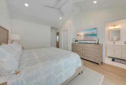 Modern 5-Bed Retreat Steps from Beach & Boardwalk - North Wildwood, New Jersey