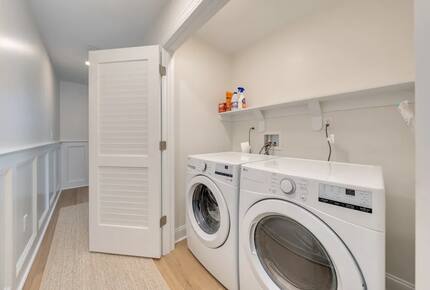 Modern 5-Bed Retreat Steps from Beach & Boardwalk - North Wildwood, New Jersey