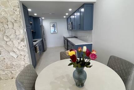 Seaside Escape on Grand Cayman’s Shoreline - West Bay, Cayman Islands