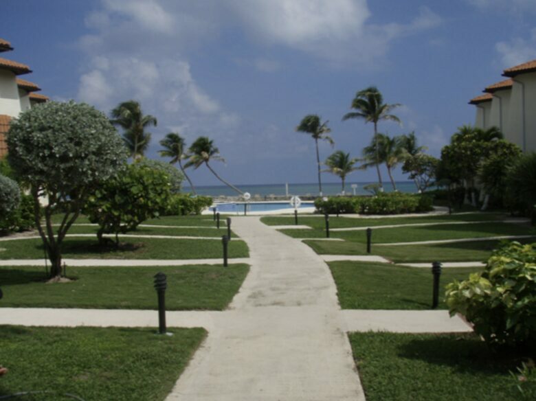 Seaside Escape on Grand Cayman’s Shoreline - West Bay, Cayman Islands
