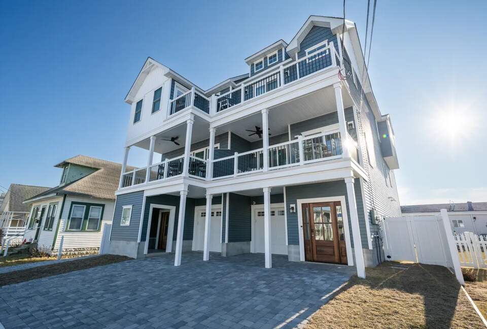 Modern 5-Bed Retreat Steps from Beach & Boardwalk - North Wildwood, New Jersey