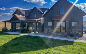 Santa Fe Spirit with Wyoming Views - Buffalo, Wyoming