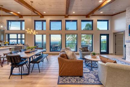 Panoramic Smoky Mountain Escape - Sevierville, Tennessee