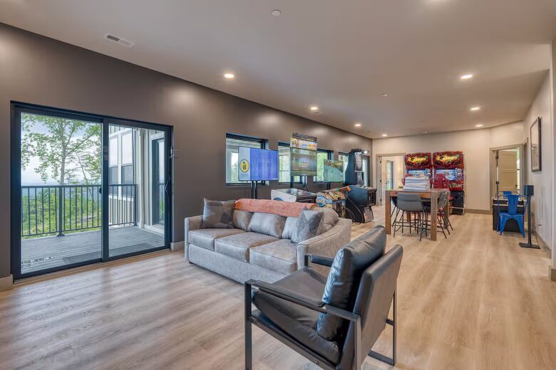 Panoramic Smoky Mountain Escape - Sevierville, Tennessee