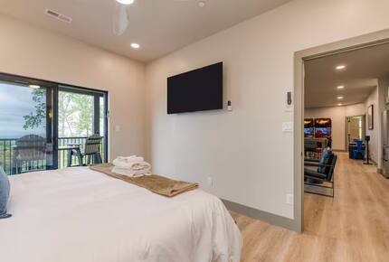 Panoramic Smoky Mountain Escape - Sevierville, Tennessee