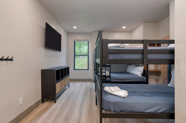 Panoramic Smoky Mountain Escape - Sevierville, Tennessee