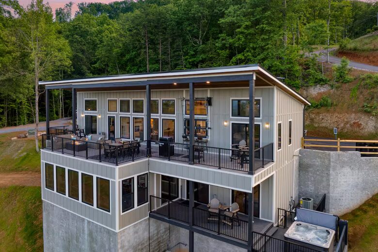 Panoramic Smoky Mountain Escape - Sevierville, Tennessee