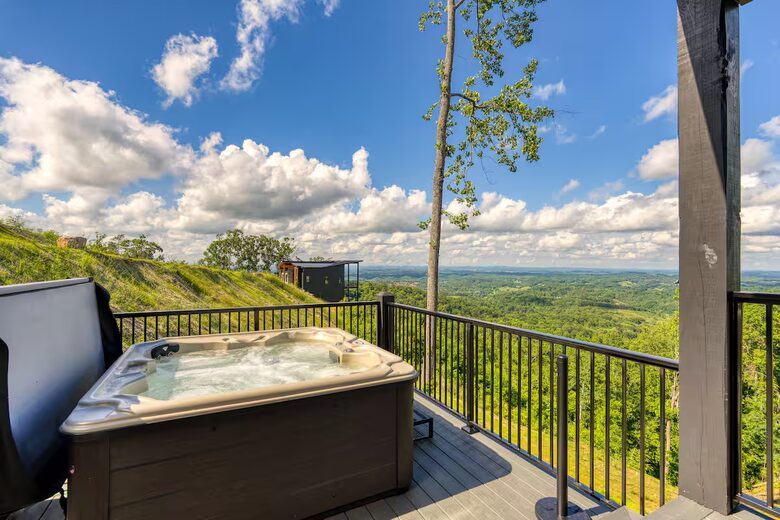 Panoramic Smoky Mountain Escape - Sevierville, Tennessee