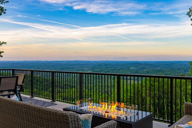 Panoramic Smoky Mountain Escape - Sevierville, Tennessee
