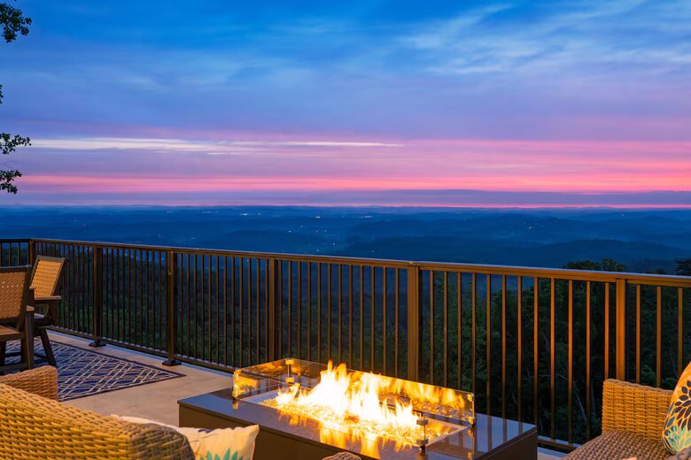 Panoramic Smoky Mountain Escape - Sevierville, Tennessee