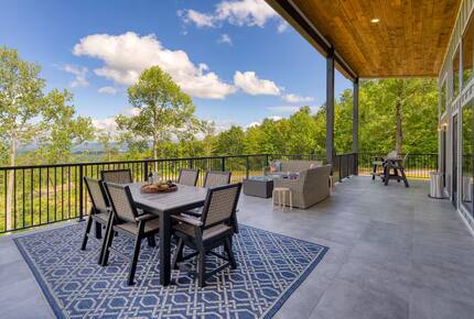 Panoramic Smoky Mountain Escape - Sevierville, Tennessee