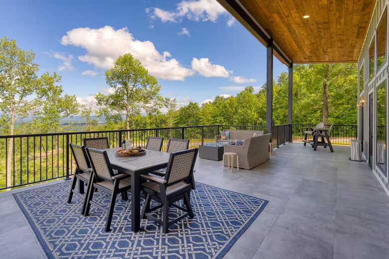 Panoramic Smoky Mountain Escape - Sevierville, Tennessee