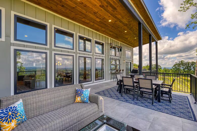 Panoramic Smoky Mountain Escape - Sevierville, Tennessee