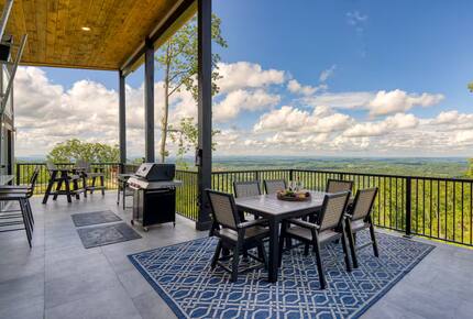 Panoramic Smoky Mountain Escape - Sevierville, Tennessee