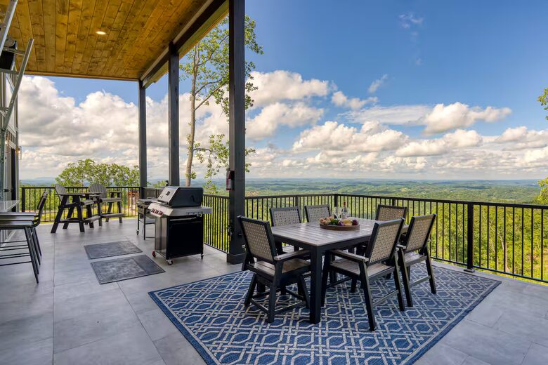 Panoramic Smoky Mountain Escape - Sevierville, Tennessee