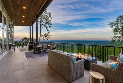 Panoramic Smoky Mountain Escape - Sevierville, Tennessee