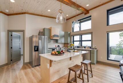 Panoramic Smoky Mountain Escape - Sevierville, Tennessee