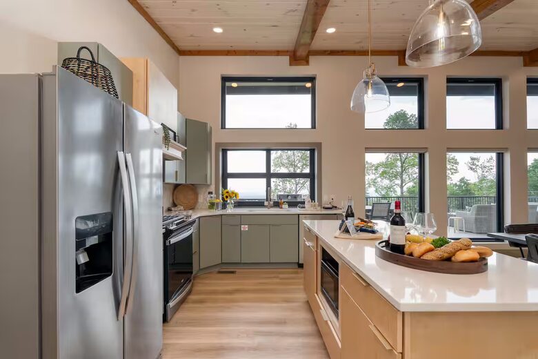 Panoramic Smoky Mountain Escape - Sevierville, Tennessee