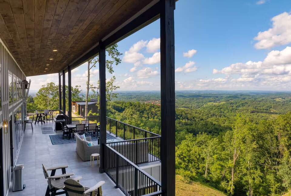 Panoramic Smoky Mountain Escape - Sevierville, Tennessee