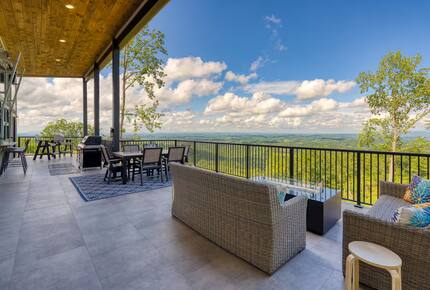 Panoramic Smoky Mountain Escape - Sevierville, Tennessee