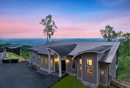 Panoramic Smoky Mountain Escape - Sevierville, Tennessee