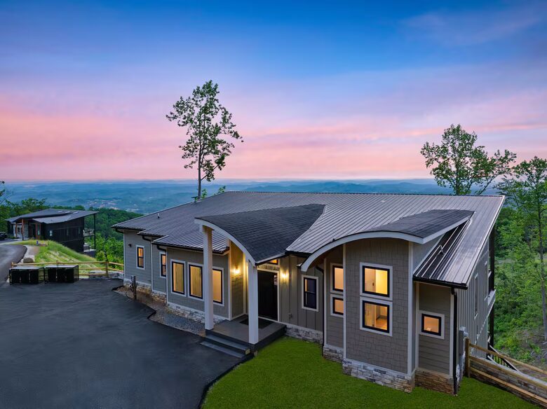 Panoramic Smoky Mountain Escape - Sevierville, Tennessee