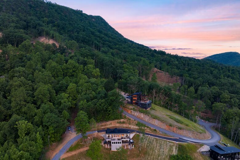 Panoramic Smoky Mountain Escape - Sevierville, Tennessee