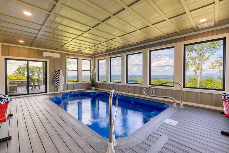 Panoramic Smoky Mountain Escape - Sevierville, Tennessee