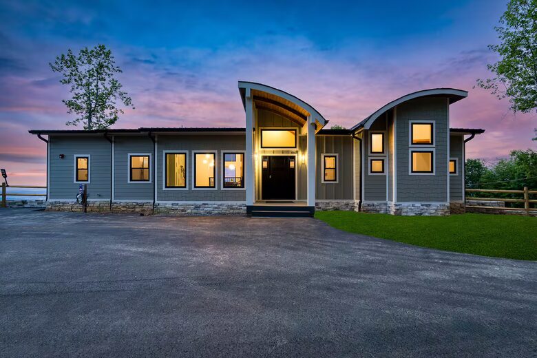 Panoramic Smoky Mountain Escape - Sevierville, Tennessee