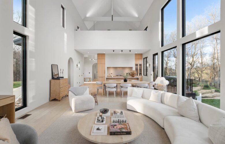 ABOVE - Nashville Hilltop Hideaway - Franklin, Tennessee