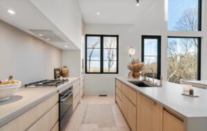 ABOVE - Nashville Hilltop Hideaway