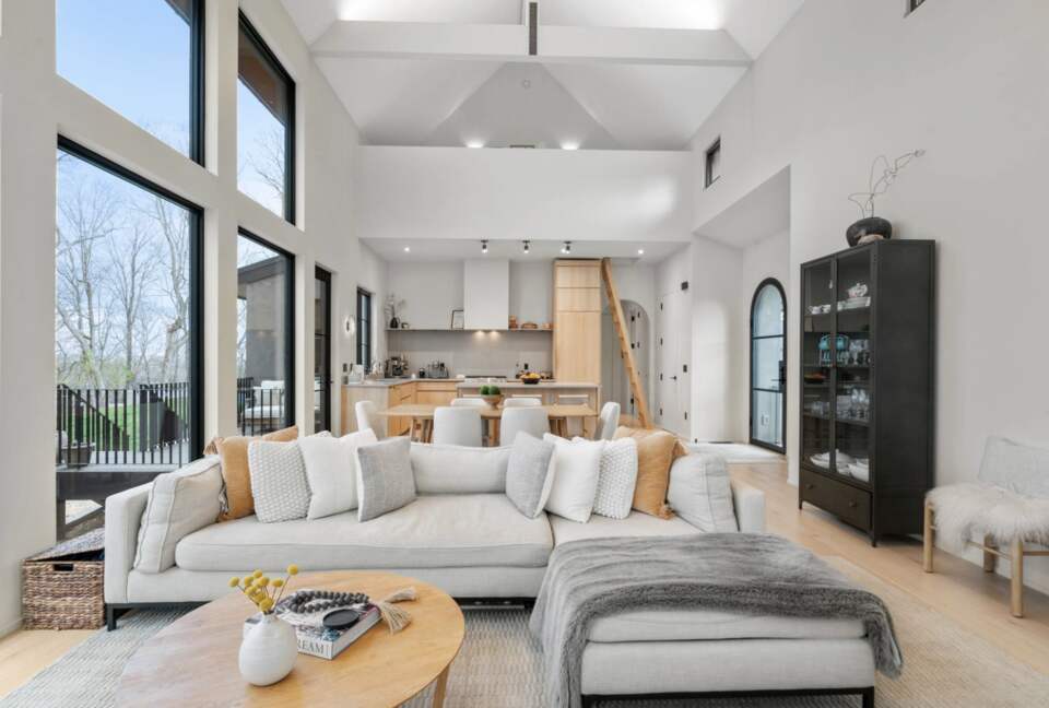 ABOVE - Nashville Hilltop Hideaway - Franklin, Tennessee