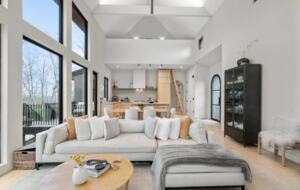 ABOVE - Nashville Hilltop Hideaway