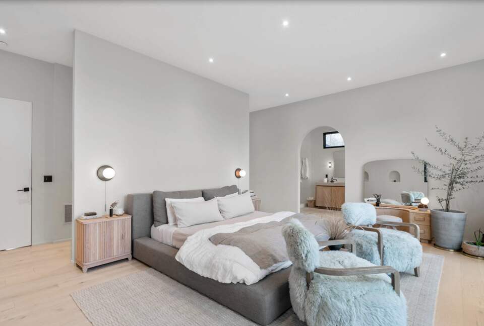 ABOVE - Nashville Hilltop Hideaway - Franklin, Tennessee