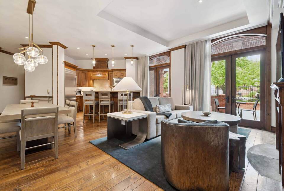 Aspen Living Steps from the Gondola - Aspen, Colorado